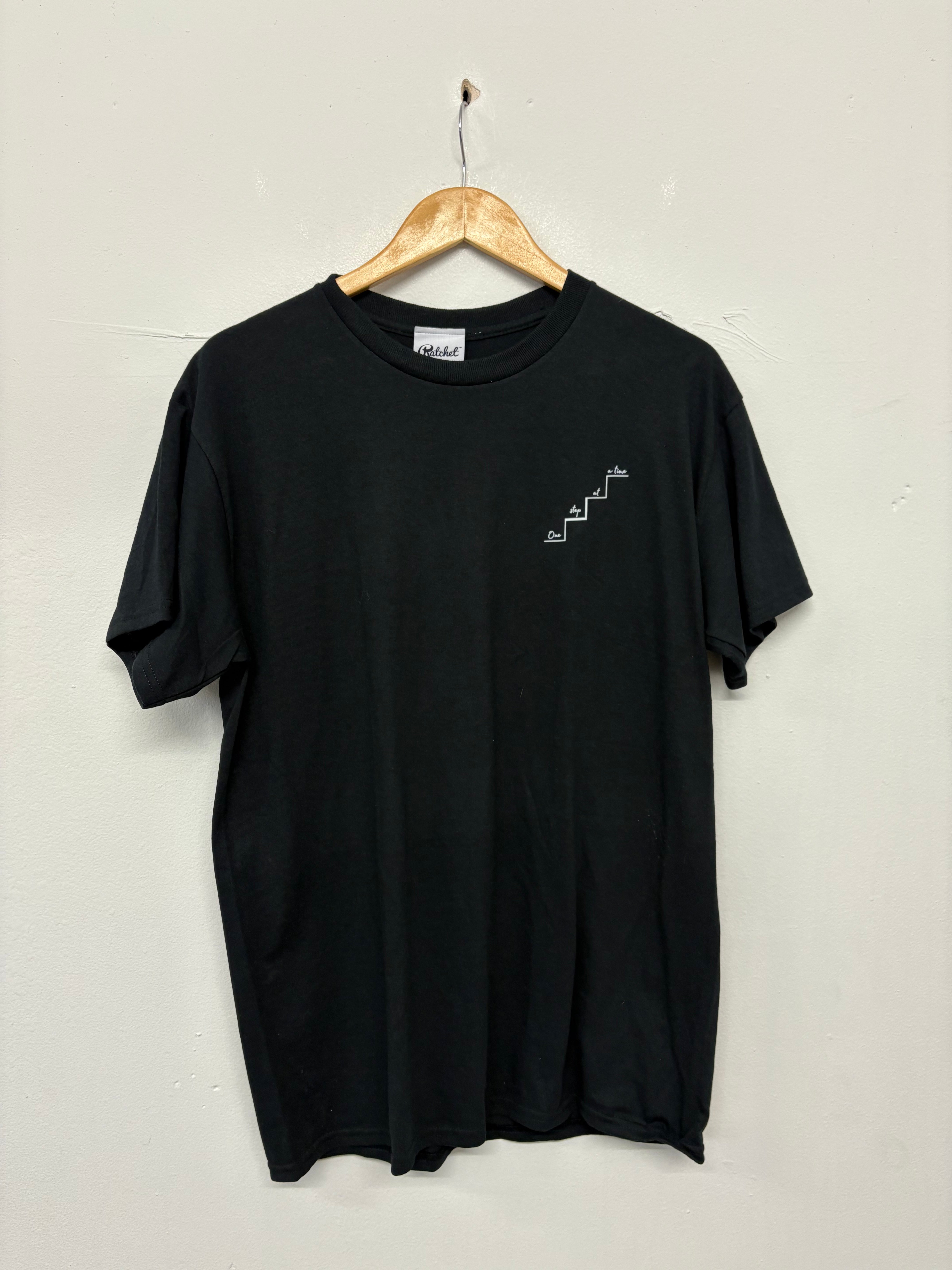 SALE TEE BLACK ONE STEP MEDIUM
