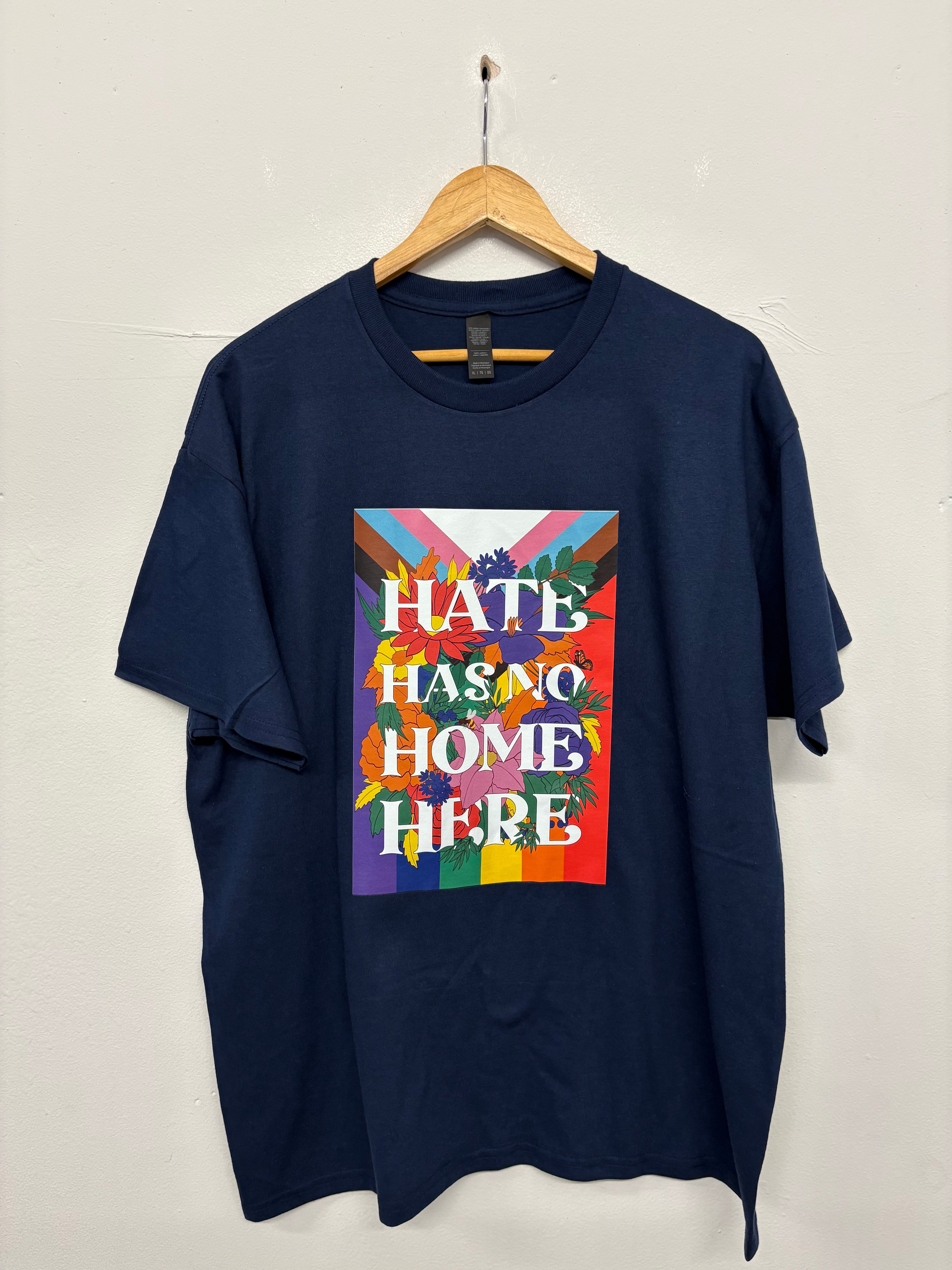 SALE TEE NAVY HATE HAS NO HOME XL